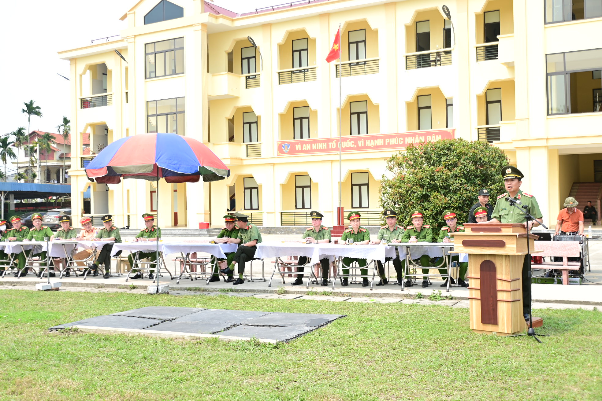 Ban Giám đốc CATP kiểm tra công tác huấn luyện phục vụ Lễ kỷ niệm 50 năm Ngày truyền thống lực lượng Cảnh sát cơ động